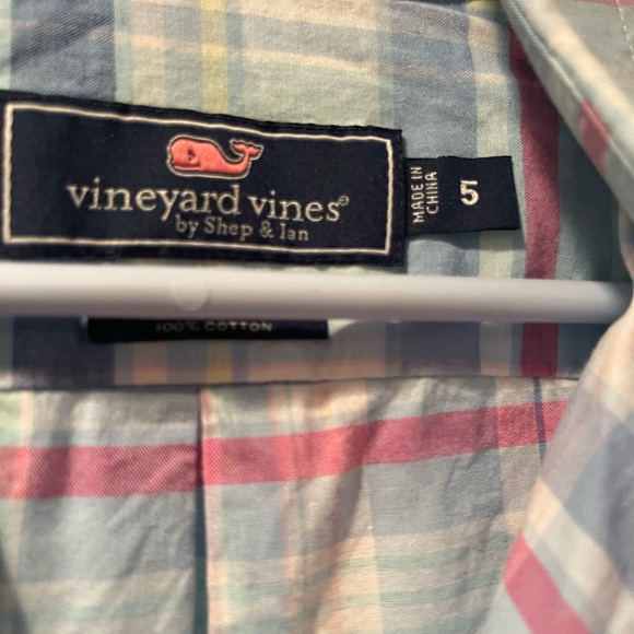 Boy size 5 Vineyard Vines Button Down - Picture 3 of 3